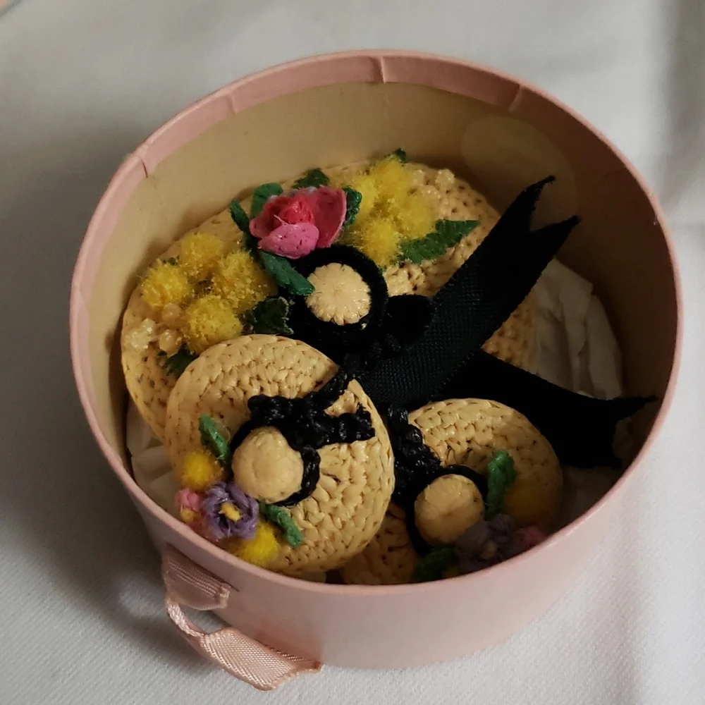 Vintage Crochet Hat Brooch and Earrings Set - Picture 4 of 5